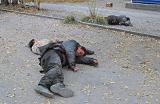 Бомжи отдыхают в центре Кызыла... Раздел: Родной край