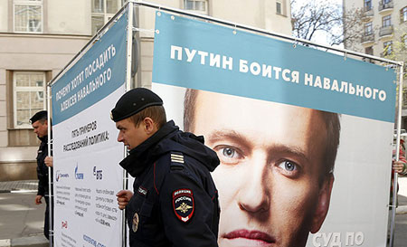 По всей стране громят предвыборные штабы Навального